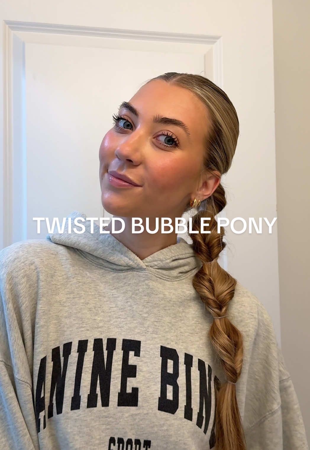DAY 18 !!! hair wash day which means a twisted bubble pony for today’s hairstyle 🥰 #hairtok #hairinspo #hairtutorial #hairstyle #easyhairstyles #simplehairstyle #easyhairtutorial #summerhair #hairwashday 