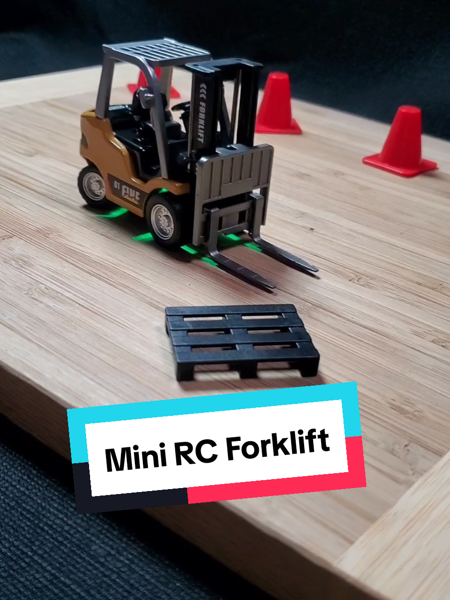 Mini Remote Control Forklift #forklift #rccar #rccars #rctruck  #tiktokshopcreatorpicks  #newarrivals  #tiktokshopbacktoschool #laborday #tiktokshoplaborday #rushready  #tiktokshopsummerturnup 