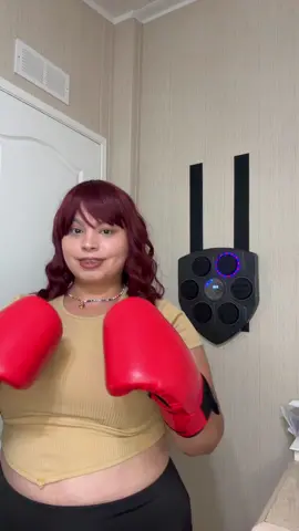 “¿Lista para entrenar con ritmo y sacar el estrés? Este panel de boxeo con luces y música es perfecto para ejercitarte en casa. 💥 Mejora tu coordinación, quema calorías y diviértete.#boxeoencasa #quemagrasa #boxingtarget #musicboxing🎶🥊 