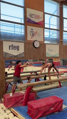 Playing a little bit🤪🤸🏻‍♀️ #playing #gimnasia #barra #beam #sport #foryou #viral 