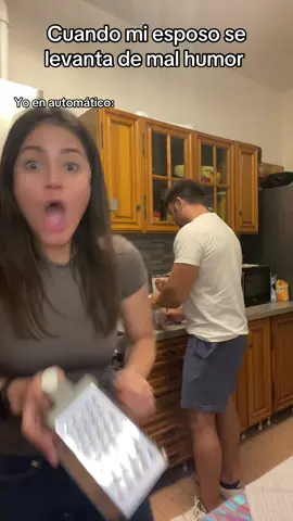 Siempre que se levante con el pie izquierdo cantaré hahaha 😂😂😂😂  #elenemigoselevanto #meestahaciendolaguerra #peleatubatalla #contenidocristiano #humorcristiano #kathejustiniano #humorsano #esposos #matrimoniocristiano 