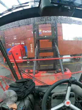 Stacking boxes with the Empty Handler. #foryoupage #themachineoperator #bluecollar #straddlecarrier #ila #pov #logistics 