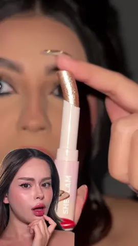 These jelly highlighter sticks are insane!! @SHEGLAM | AD  #sheglam #sheglampartner #sheglamjellysticks #glittermakeup 