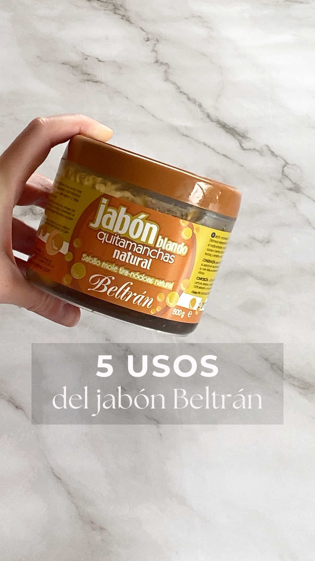 Hoy os compartimos 5 usos del Jabón Beltrán, un imprescindible en casa 1️⃣ Como quitamanchas. Aplícalo directamente sobre la mancha frotando un poco y directo a lavar. ¡Listo! ✨ 2️⃣ Como insecticida. Diluye 2 cucharadas de Jabón Beltrán por cada litro de agua caliente. Llévalo a un bote pulverizador y pulverízalo sobre tus plantas para evitar que aparezcan pulgones, ácaros y mosquitos. 3️⃣ Como desengrasante. Diluye varias cucharadas de jabón en agua caliente. Mezcla y lleva la mezcla a un bote pulverizador. Lo puedes usar para la encimera, la campana extractora, el microondas ¡e incluso el horno! 4️⃣ Para limpiar brochas y esponjas de maquillaje (beauty blender). Pon agua caliente en un vaso l taza. Diluye una cucharadita de #JabonBeltran e introduce la esponja o brocha. Deja actuar un minuto y aclara muy bien con agua. Deja secar (las brochas, preferiblemente hacia abajo) ¡y listo! 5️⃣ Para fregar suelos de mármol, cerámica, gres, parquet y vinílicos. Diluye varias cucharadas de jabón en el agua de fregar. Deja brillo y protege la superficie. ¿Qué otros usos le das a este producto? #Mercadona #Limpieza #Jabon #LimpiezaNatural #Sostenible #CleanTok #LifeHack 
