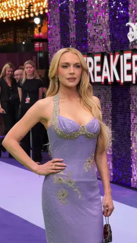 lindsay lohan for #freakierfriday premiere in london 💜 wearing a 2025 ‘ultimate’ dress, the nostalgia 🥹 @Disney Studios @Wonderland Magazine #freakierfriday #freakierfridaylondon 