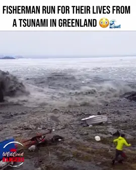 2 Fisherman Running From A #Tsunami In #Greenland 😳🌊 