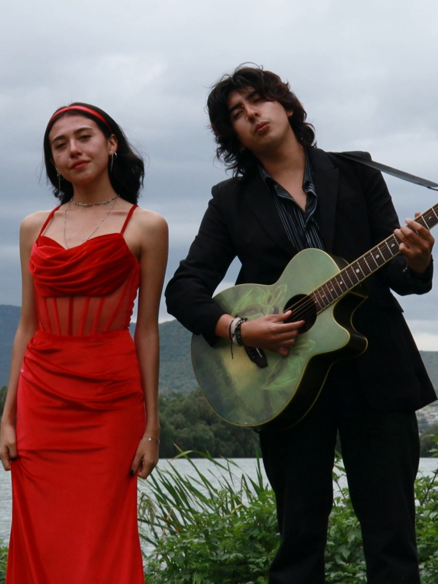 Mañana  a la 1:00 pm sale el cover de Loop, para que esten al pendiente y recuerden que pueden verlo en mi canal de Youtube @Demian Lake, nos vemos mañana  #edmaverick #edmaverickmusic #lanubeeneljardin