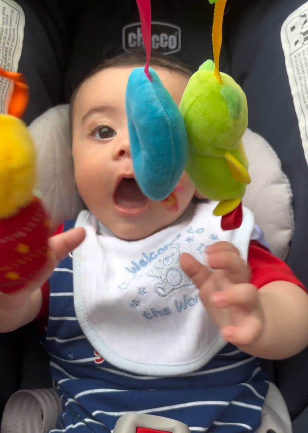 Este juguetito lo tiene feliz 🥹 Está usando más sus manitas y yo... ¡por fin terminé mi café caliente! ☕🧸   #bebéfeliz #juguetesparabebés #mamáprimeriza #babysensory #desarrollobebé #mamáreal #jugueteseducativos