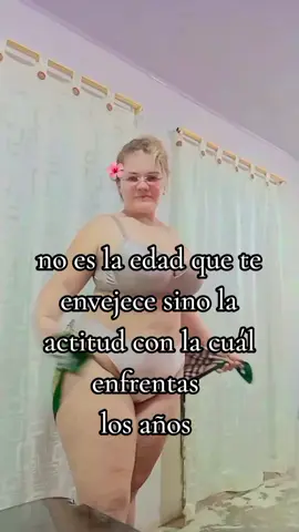 no es la edad la que te envejece sino la actitud con la que tú la enfrentas 🥰#misusi #mujeresgorditas #viralvideos 