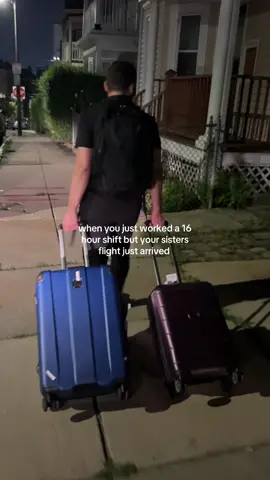 carrying luggage is a boys job I don’t make the rules 👸🏻