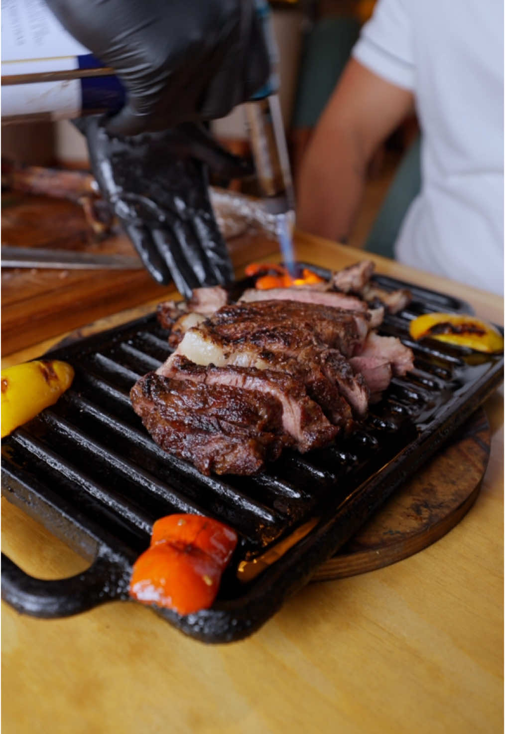 Hoy visité @Terra Fest Lounge Bar Un point en el corazón de Comas que brinda una experiencia gastronómica de calidad para el público emprendedor y trabajador de Lima Norte. Pude probar su variedad de platos innovadores como el trío de causas al estilo furia, ceviche al estilo Terra, Fetuccini al estilo terra y muchos platos más! Los pueden encontrar en Av. Universitaria 6914 - Comas, Lima TODO ESTUVO BUENAZO!! #buenazo #rodrigofernandini #restaurante #terrafest #carnes #causas