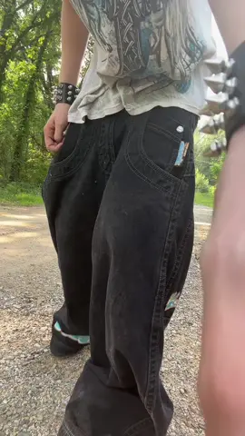 one last video with the jncos before they get sold 😔💔 #southpoles #fashion #baggy #outfit #skate #jnco #y2k #outift 