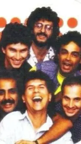 Não é um rock pesado, metal, nada assim. Mas que PEDRADA do Roupa Nova, bicho.   A gente fica reflexivo em relação a idade principalmente em duas ocasiões.   A primeira é conforme envelhecemos e percebemos que não somos mais os mesmos e a segunda é quando perdemos alguém para o tempo.   Acho que nem preciso dizer o porquê essa me deixou reflexivo ultimamente, né?   É a primeira música em português que eu trago pra esse quadro. Devo trazer mais?   #rock #musica #roupanova #sapatovelho 
