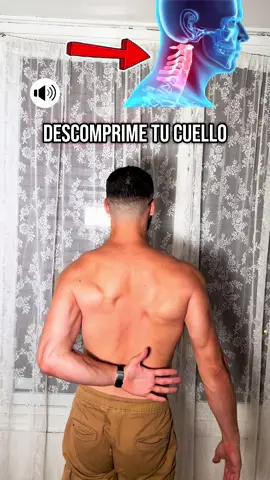Liberar la tensión de los músculos cervicales como el trapecio superior y el angular de la escápula ayuda a evitar que su retracción mantenga la columna en un estado hipertónico. Así se reduce la compresión sobre los discos y raíces nerviosas, previniendo dolor cervical crónico. #pablopilatesreal #dolordecuello #neckpain #dolorcervical #cervicalgia #cervicobraquialgia #estiramientos #yoga