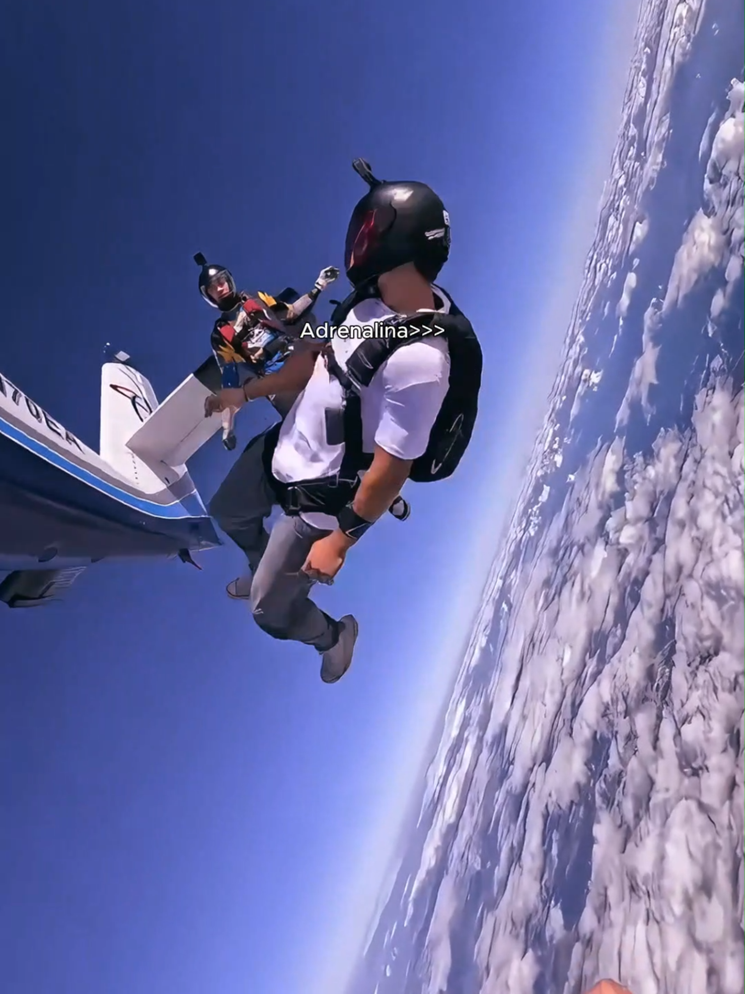 Song: ESCOPETA FUNK​🔥​😱​ @skydiving_official  #fypシ゚ #viralllllll #skydiving