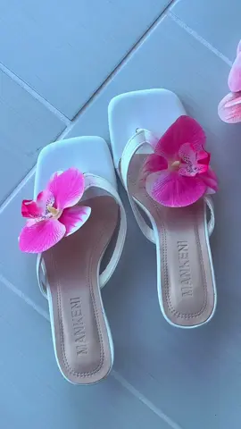 Floral sandals for your soft girl summer 🌺
