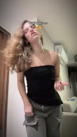VEKI VEKI🤩🔥 thanks @Thais farias for the video #dance #trend #vekiveki #newtrend #brazilianfunk 