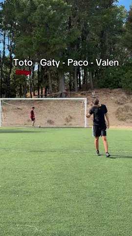 OBLIGADO CON LOS PIBES  Desafios de futbol… se vienen muchos😶‍🌫️⚽️ 3000 likes y subo un video largo #futbol⚽️ #futbolargentino #riquelme #amigos #desafios 
