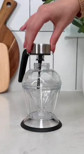 UTILIDADE E CHARME NA SUA COZINHA! 🍯✨ ✨ Produto IMPERDÍVEL por esse preço! ✨ 🛍️ Meleira Honey Dispenser Pote Para Mel De Vidro com Suporte 200ml Perfeito para servir mel, caldas e azeite com praticidade e elegância! ❌ De R$139,99 🔥 Por R$40,00 👉 Compre aqui: https://s.shopee.com.br/8pbEtcKlUm Gostou ? Copia o link 👆