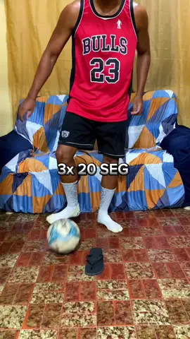 ▶️ Treino para meio campista em casa. #futebol #jogador #treinoemcasa #midfielder #fyp #LIVEIncentiveProgram #LIVEStory #PaidPartnership 