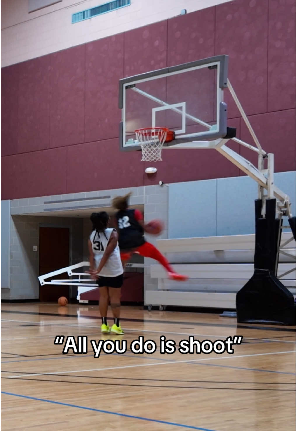 LAY MEEEEEEE #basketball #womensbasketball #femalehoopers 
