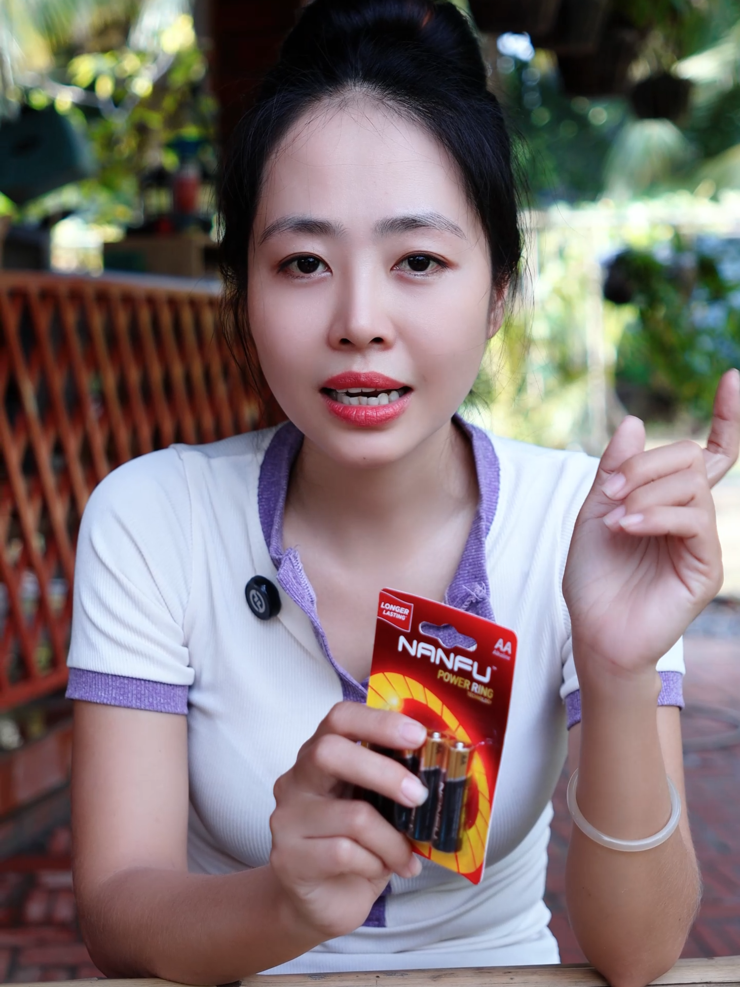 Pin kềm 10 năm cũng không chảy nước