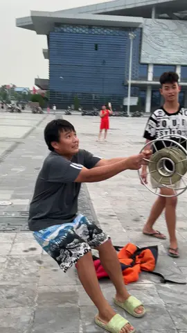 Thả diều kéo bay cả người #lyangang  #layanglayang  #kite  #dubai  #xuhuongtiktok  #khidonghoc  #gana  #lyangan  #xh 