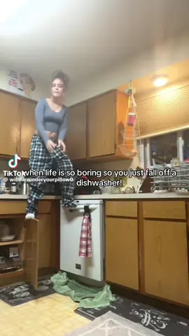 HELP I WAS OTP WITH SOMEONE WHEN IT HAPPENED LOL #fyp #viral #relatable #lol #funny #hahaa #fallingoffadishwasher 