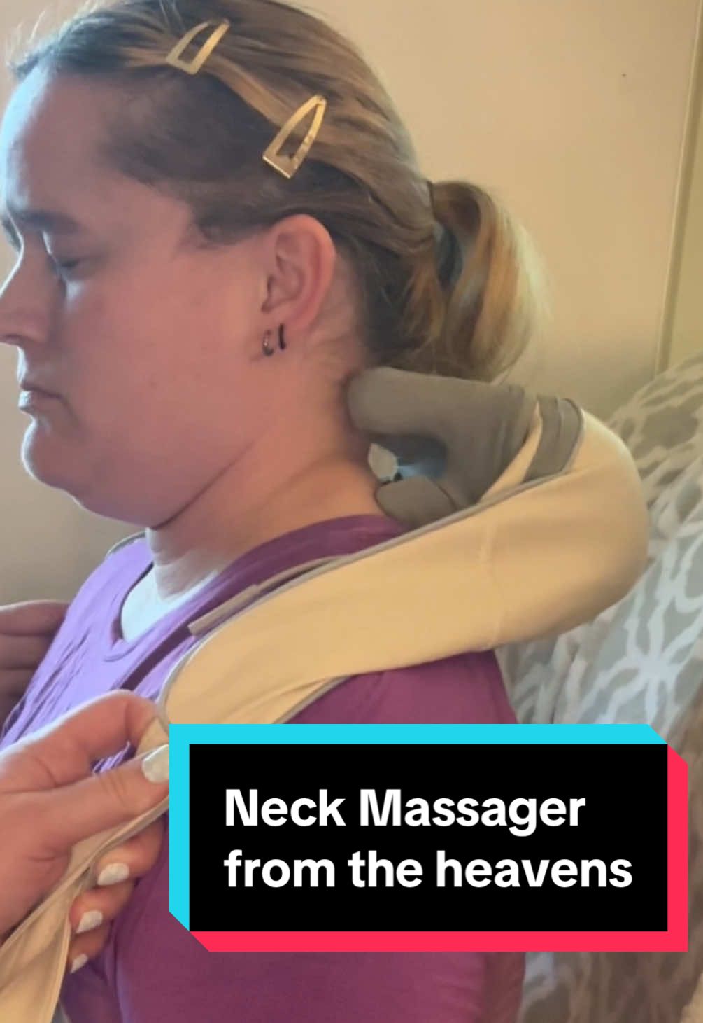 I’ve used my fair share of neck massagers and this one takes the cake #neckmassager #tiktokshop #neckpain #painrelief 