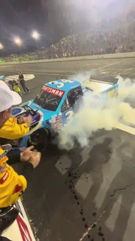 🤷🏼‍♂️ #nascar #pitstop #fy #fyp #fypシ #fypシ゚viral #trucks #racing #speed #cars #iphone #f1 #fast 