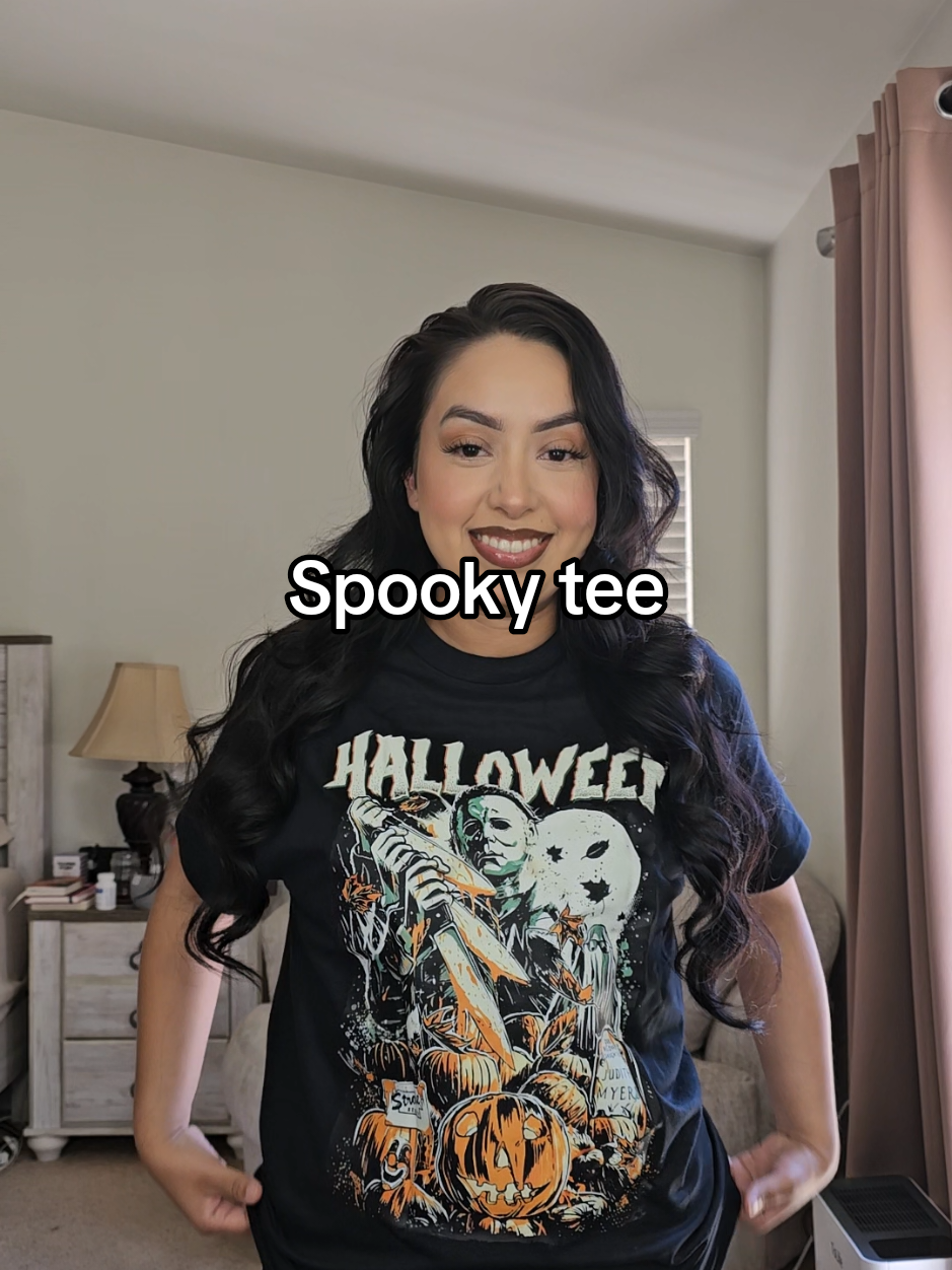 As soon as I see anything spooky.... take my moniessss! #halloween #michaelmyers #horrortee #slashers #summerween #spookyallyear 