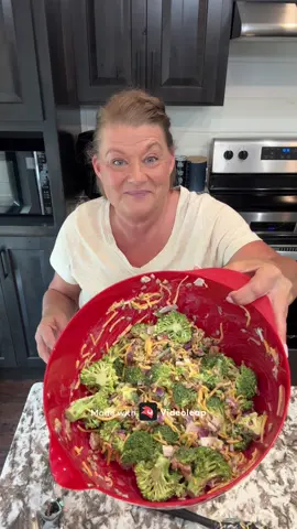 Broccoli salad #food #yummy #foodtiktok #MomsofTikTok #tiktok #fyp 