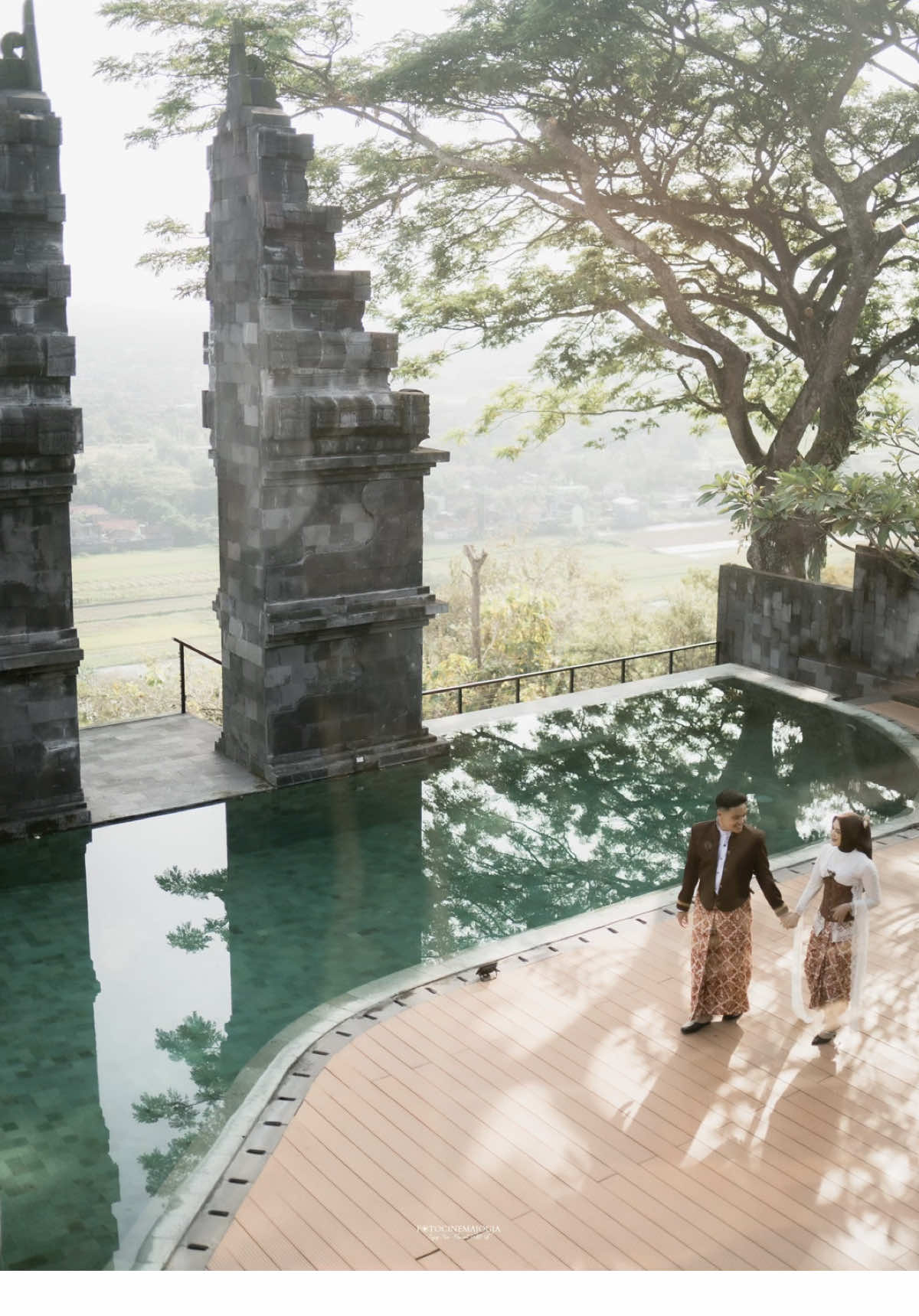 Semoga ini awal yang baik untuk cerita yang panjang 🤍 Prewedding Session V / R Loc @Candhari Heaven  Mua @Reniswari MUA  Wardrobe @elasckebayajogja  #fotocinemajogja #preweddingjogja #prewedddingviral #fyp #candhariheaven 