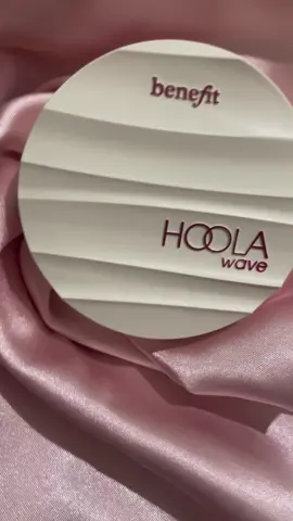 Love this Hoola wave cream  bronzer Balm from @Benefit Cosmetics This is so creamy and blends so well and gives you soft matte finish. . . . #benefit #benefitclubpink #benefitcosmetics #benefitclubpinkus 