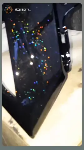 Black galaxy bisa…black glitter holo juga bisa…😁