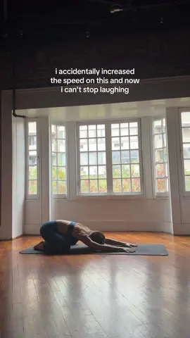 i look like a dying cat or something #yoga #yogafail 