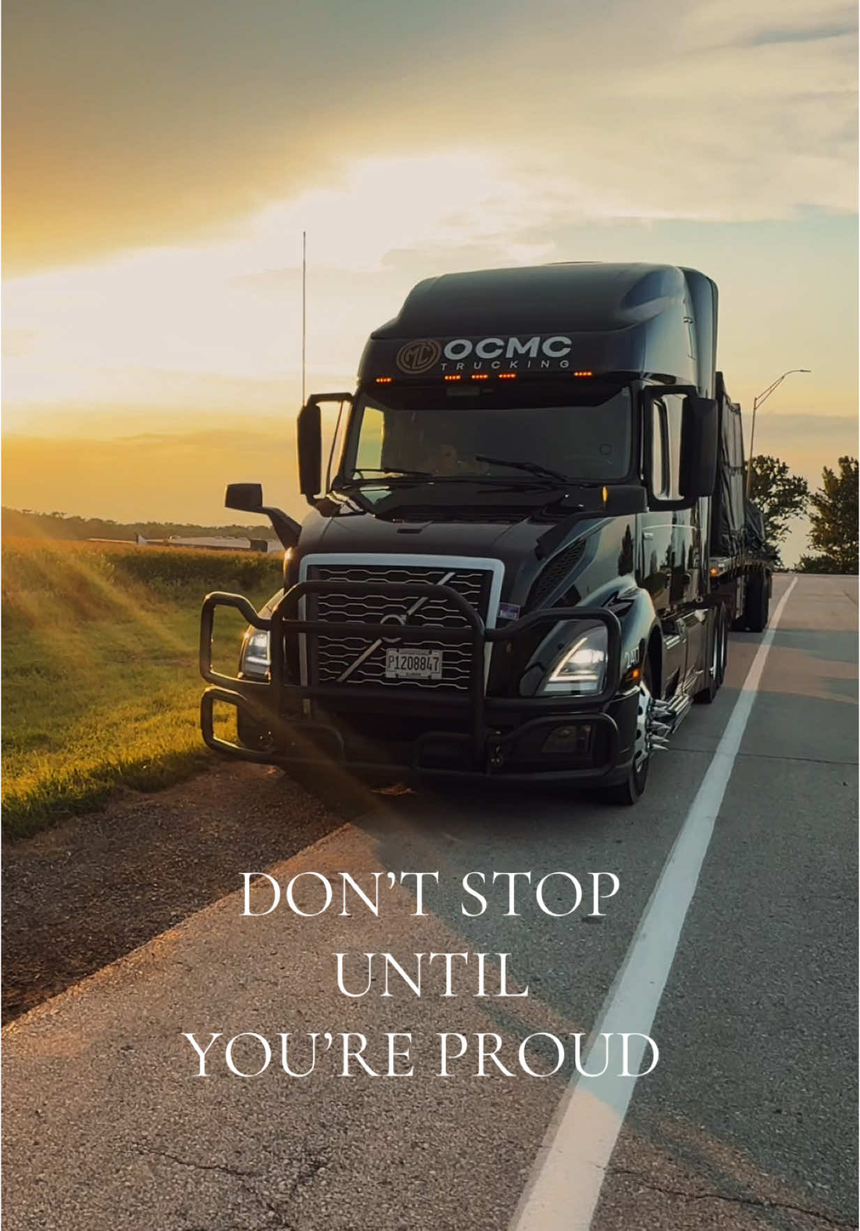 Never give up  ⠀ #opendeck #ladydriver #trucking #truckdriver #ocmctrucking #volvo 