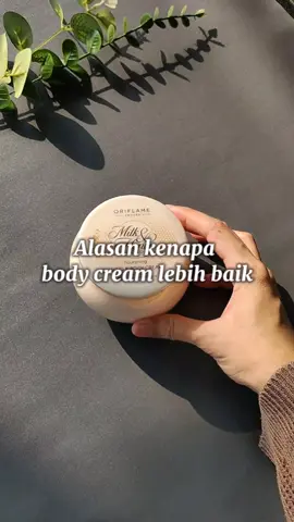 Jadi klau kulit km kering pake nya body cream Oriflame milk and Honey ya biar lembab. #oriflame #bodycreamoriflame #oriflamemilkandhoney #PromoGuncang88 