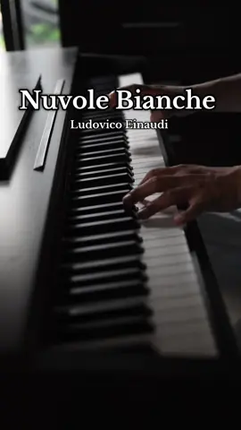 Cierra tus ojos un momento y déjate llevar por los recuerdos Nuvole Bianche - Ludovico Einaudi Reverb Slowed Piano #nuvolebianche #ludovicoeinaudi #slowed #sadpiano #piano #LIVEIncentiveProgram #LIVEStory #PaidPartnership 