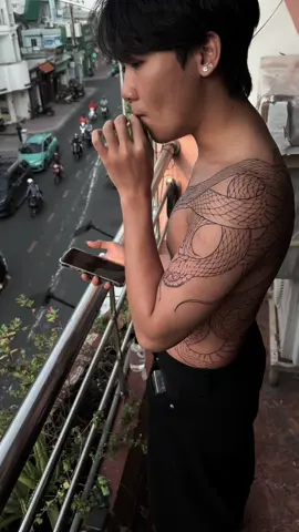 Khung rắn cuốn người .  #fyp #tattoo #hinhxamran #snaketattoo 