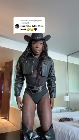 Replying to @prodbykayla6 got to see Beyoncé in Vegas w/ @CÉCRED 🤭 had to tuck DOWN to get into my last cowboy Carter outfit 😭😂 #fyp #cowboycarter #beyonce 