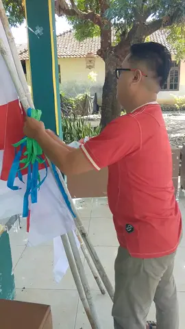 Masang bendera bolo... #fypviralシ #kadesviral 