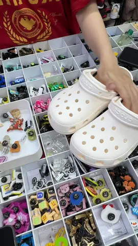bí quyết  gắn charm siêu nhanh ma không bị đau tay #crocs  #mcqueen  #classic 