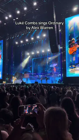 Like Combs sings Ordinary by Alex Warren😭😭😭😭😭😭 #lukecombs #lollapalooza2025 #alexwarren #ordinary #lollapalooza 