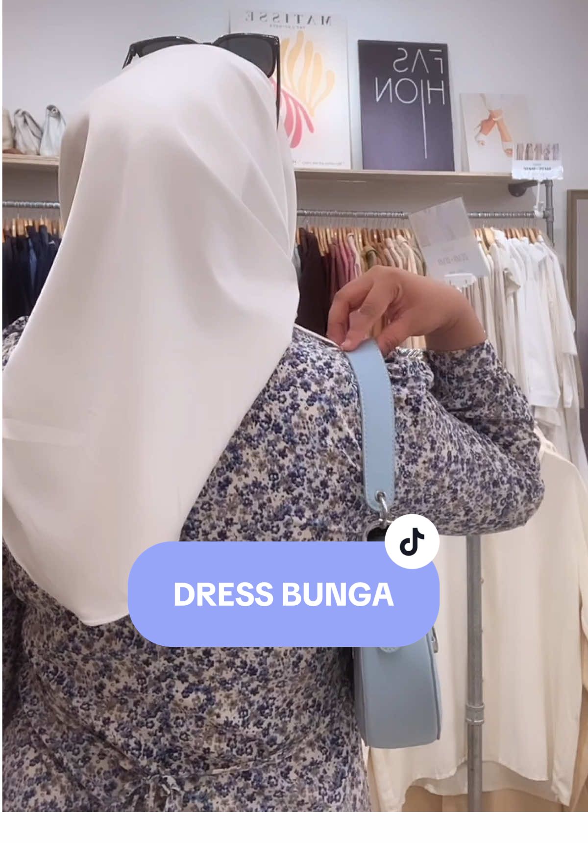 Wehh sumpah cantik dress floral ni material best cutting lawaa dooh, takrugi beli. #dress #dressfloral #dressbunga #dresstoimpress #dresscantik #eyfaafiqa #outfitideas 