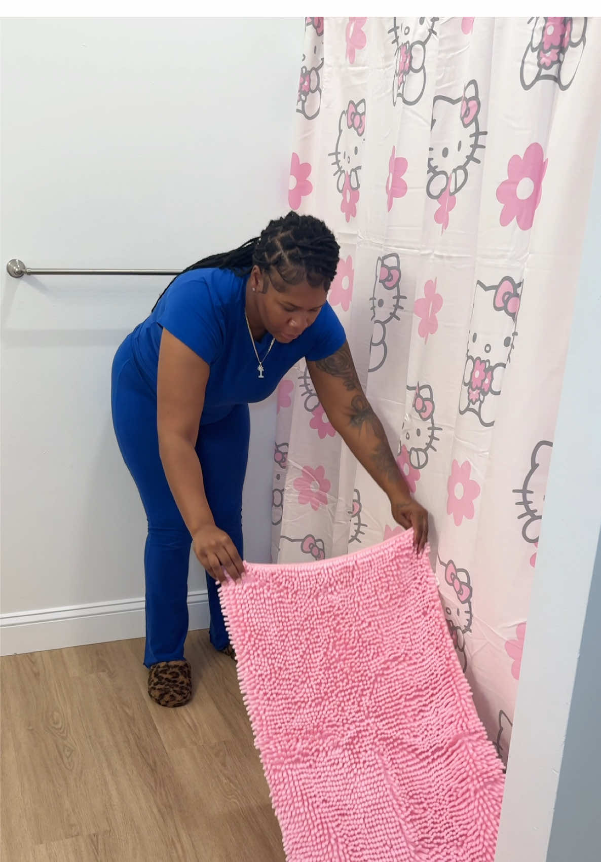 Cleaning and Decorating The Girls Bathroom 🛁🧽🩷✨@Bloom Nutrition #fyp #isistkeyah #MomsofTikTok #demi #bathroomakeofer #hellokitty #clean #bloomnutrition #bloompartner #pinkbathroomdecor #showercurtain #decoratewithme #bathrugs #hellokittydecor 
