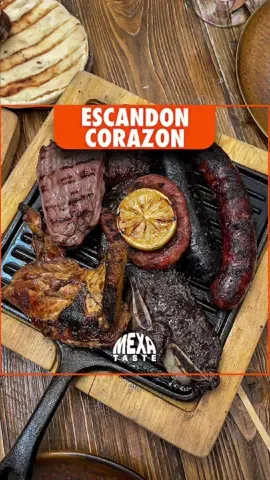 @Escandon Corazón es un asador argentino, que me rompió el cliché de lo que conocía como “comida argentina”. Me amplió los horizontes y me robaron el corazón con el sabor de sus asados y demás cosas que probamos del menú.  . . . . #escandoncorazon #parrillaargentina #asadoargentino #asado #asador                
