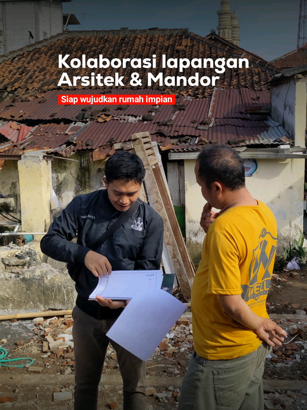 Di balik desain rumah yang rapi, ada kolaborasi antara arsitek yang bermimpi dan mandor yang mengeksekusi. Satu memikirkan garis dan proporsi, satu memastikan semuanya berdiri kokoh di lapangan. 📍Proyek pembangunan rumah tinggal Konsep: Modern tropis kontemporer 🌐 wellarchitect.id ☎️ 082138416003 #arsitektur #arsitekindonesia #arsitek #membangun #wellarchitect #well #rumah 