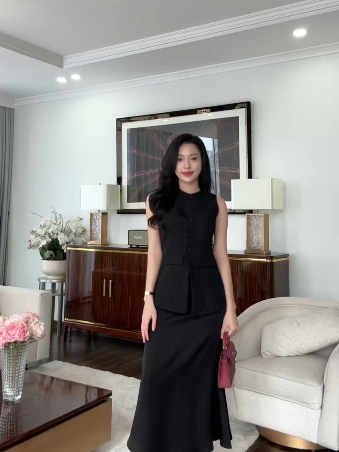 Một set đồ không nói nhiều – nhưng khiến người khác phải dừng lại nhìn nàng thêm lần nữa. Áo gile RIA & Chân váy lụa SERENA đang có sẵn, nàng muốn thử? Để lại comment nhé! #CherishStudio #StyleForHer #OutfitInspo #TikTokThoiTrang #LookOfTheDay
