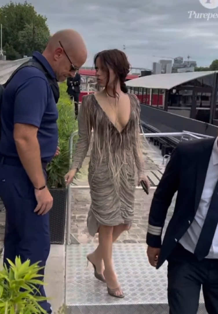 #NEW jenna ortega video of her arivving to paris! #jennaortega #premiere #wednesdsyaddams 